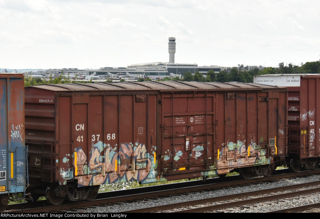 413768